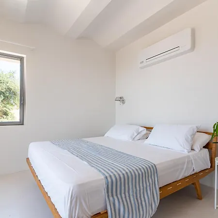 לינה וארוחת בוקר Casale Valverde 3*